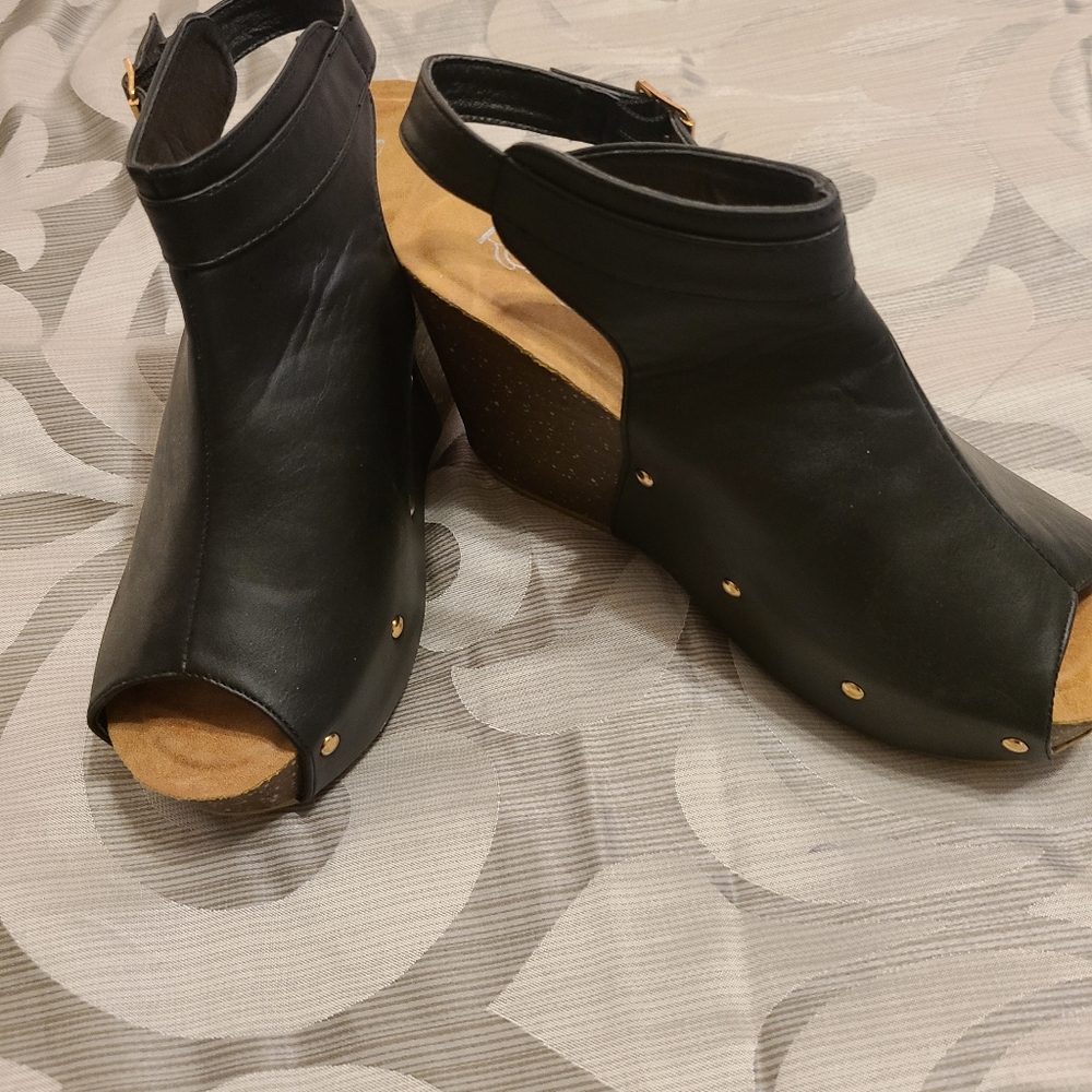 Black Wedges